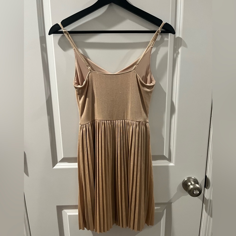 Hollister Metallic Gold party Dress with pleated skirt - Picture 5 of 7